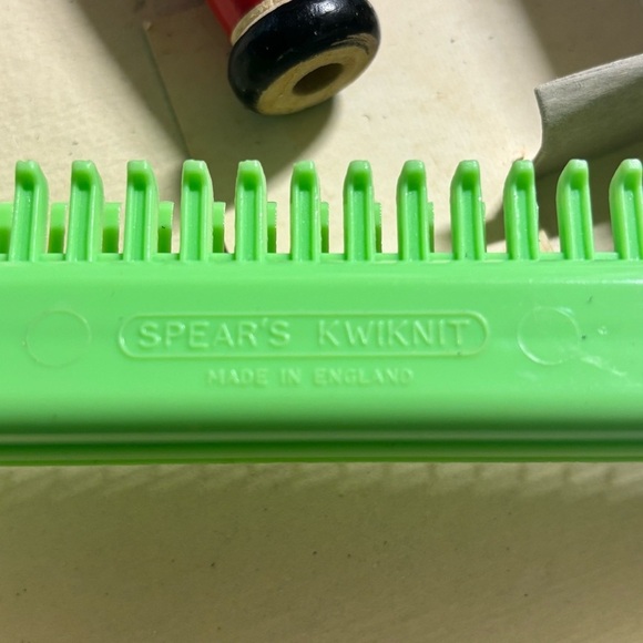 Vintage 60s made in England Spears Kwiknit child’s knitting and crocheting set - Picture 7 of 10